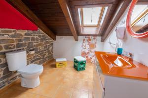 Koupelna v ubytování Casa Dieste Apartamentos Turísticos en Boltaña