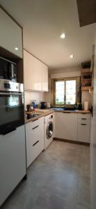 Kuchyňa alebo kuchynka v ubytovaní Apartamento PARADISE Solo Familias