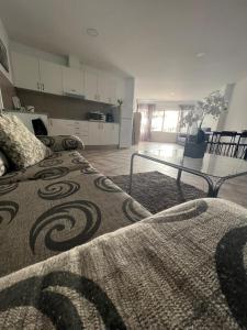 Postel nebo postele na pokoji v ubytování San Agustin apartments , close to the BEACH, with pool! + 40 fotografií