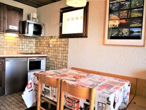 Η κουζίνα ή μικρή κουζίνα στο Appartement lumineux 2 pièces, au pied des pistes - Auris en Oisans - FR-1-297-133 +7 φωτογραφίες