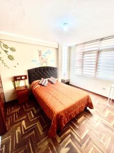 Rúm í herbergi á Cusco House Inn Hostel
