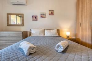 Una cama o camas en una habitación de Entire Apartment for your Holiday