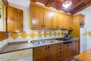 Casas Rurales Los Enebros Nerpio的厨房或小厨房