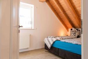 a bedroom with a bed and a window at LUXURY NEAR FRANKFURT 8 PERSON 24 7 CHECK in Hanau am Main
