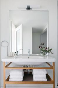 a bathroom with a sink and a mirror at The Study at the University of Chicago in Chicago