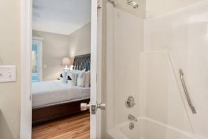 a bathroom with a bed and a shower and a tub at Beaufort 2 Blythewood Road in Beaufort +40 photos