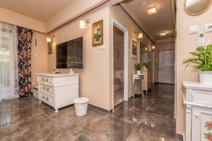 Szabi Buda New Terrace 1122 Budapest, 15 Bíró utca kép - 2