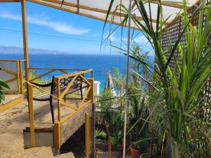 vistas al océano desde el balcón de una casa en Apartamento Mirador, en Viña del Mar