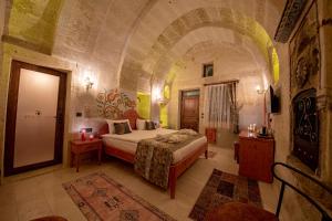 Postel nebo postele na pokoji v ubytování Türkan Cave Hotel