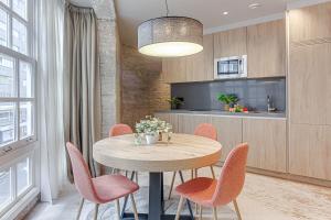 Η κουζίνα ή μικρή κουζίνα στο Metropolitan Boutique +23 φωτογραφίες