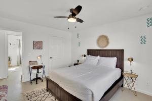 Giường trong phòng chung tại 3br 2bthbackyard Oasis 10 Min To Jtnp Zen Garden