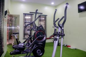 Fitness centrum a/nebo fitness zařízení v ubytování Pious Court Guest House Old GRA