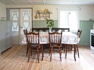 a dining room with a table and chairs at Holiday home HALLABRO IV in Hallabro