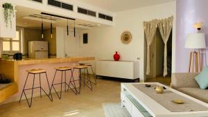 Kép A two-bedroom apartment with a furnished roof in Marina El Gouna szállásáról Gurdakában a galériában