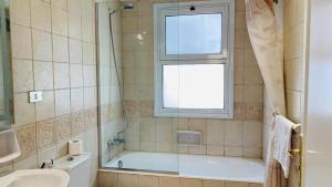 Kép A two-bedroom apartment with a furnished roof in Marina El Gouna szállásáról Gurdakában a galériában