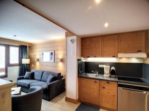Kuchyňa alebo kuchynka v ubytovaní Spacieux 3 pièces cabine, 6 pers, 62m² aux pieds des pistes, Les Bruyères, Les Menuires - FR-1-178-359