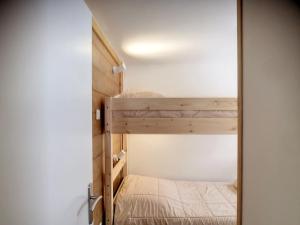 Łóżko lub łóżka w pokoju w obiekcie Spacieux 3 pièces cabine, 6 pers, 62m² aux pieds des pistes, Les Bruyères, Les Menuires - FR-1-178-359