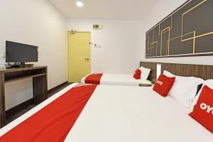 Postel nebo postele na pokoji v ubytování 4S Hotel