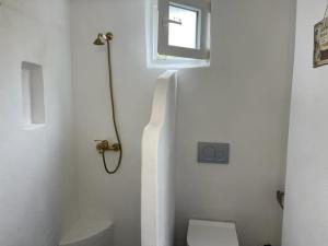 A bathroom at Lemon House
