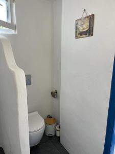 A bathroom at Lemon House