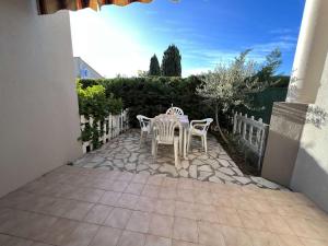 Balkón alebo terasa v ubytovaní Studio Économique avec Piscine, Terrasse et Parking à Valras-Plage, à 500m de la Plage - FR-1-701-56