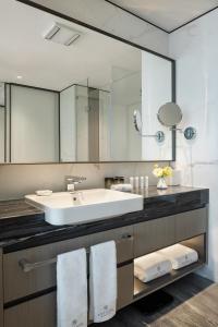 Et bad på Artisse Place - Access to 4000 sqm Fusion Wellness Centre and 800 sqm Indoor Swimming Pool