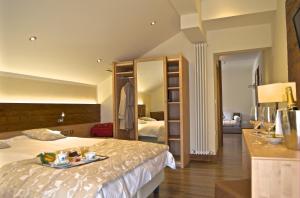 Rúm í herbergi á Hotel Pangrazzi - 3 stelle superior