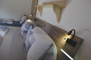 Ένα ή περισσότερα κρεβάτια σε δωμάτιο στο apartmán pod Ještědem