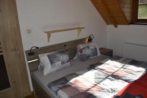 Ένα ή περισσότερα κρεβάτια σε δωμάτιο στο apartmán pod Ještědem