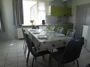 Η κουζίνα ή μικρή κουζίνα στο Kustverhuur, Polderwoning het Hoefje