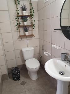 Kúpeľňa v ubytovaní Kalamia's cozy apartment + 17 fotografií