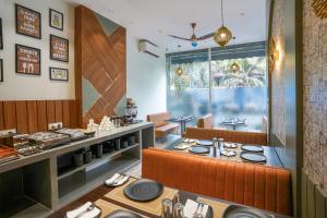 a dining room with a table and chairs in a restaurant at Apex Beacon Hotel, Mumbai in Mumbai