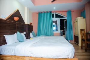 Una cama o camas en una habitación de Hotel Olympus Pokhara