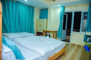 Una cama o camas en una habitación de Hotel Olympus Pokhara