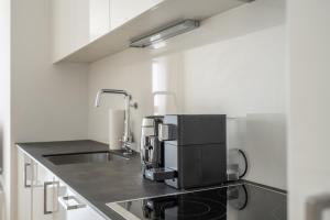 A kitchen or kitchenette at Whats-App Self-Check-IN - Pärchen Wohnung am Hauptbahnhof