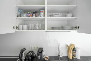 A kitchen or kitchenette at Whats-App Self-Check-IN - Pärchen Wohnung am Hauptbahnhof