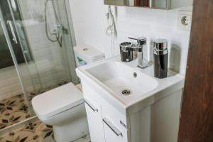Ένα μπάνιο στο Nill's Stone House otel +28 φωτογραφίες