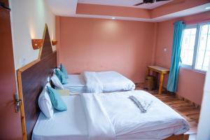 Una cama o camas en una habitación de Hotel Olympus Pokhara