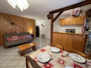 a living room with a table and a couch at Maison Vallouise, 2 pièces, 4 personnes - FR-1-330G-140 in Puy-Saint-Vincent
