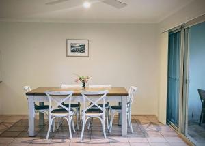 Zona de comedor en el apartamento