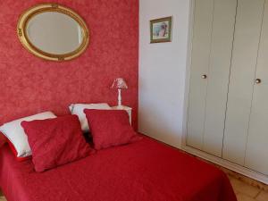Posteľ alebo postele v izbe v ubytovaní Spacieux appartement avec terrasse, parking privé, et vue sur la mer - FR-1-716-37