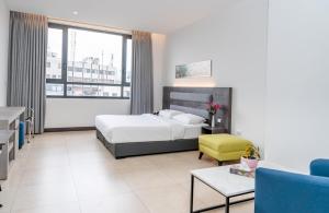 Ένα ή περισσότερα κρεβάτια σε δωμάτιο στο Liv Weibdeh Hotel Suites
