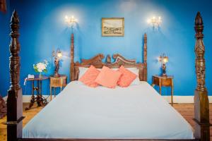 Uma cama ou camas num quarto em Kinnitty Castle Hotel