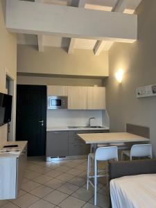 Köök või kööginurk majutusasutuses Le Terrazze sul Lago Hotel & Residence