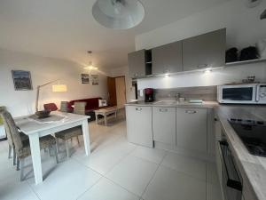 Fotografia z galérie ubytovania Appartement fonctionnel avec balcon, parking gratuit, proche du centre bourg - FR-1-548-36 v destinácii Villard-de-Lans + 4 fotografie