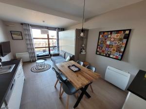 Posedenie v ubytovaní Studio avec Balcon, Parking Privatif et Wi-Fi à Wimereux - FR-1-675-20