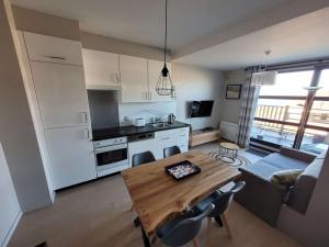 Kuchyňa alebo kuchynka v ubytovaní Studio avec Balcon, Parking Privatif et Wi-Fi à Wimereux - FR-1-675-20