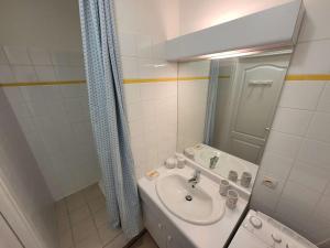 Kúpeľňa v ubytovaní Studio avec Balcon, Parking Privatif et Wi-Fi à Wimereux - FR-1-675-20 + 2 fotografie