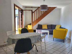 Część wypoczynkowa w obiekcie Charmant Duplex Près de la Plage à Cabourg - Balcon Sud, 4 pers., Tout équipé - FR-1-465-93