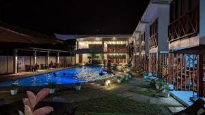 Bakawan Hideaway Resort and Restaurant内部或周边的泳池